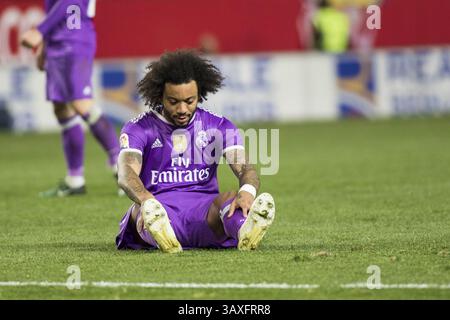 15 gennaio 2017 - Siviglia, Spagna - Marcelo del Real Madrid si lamenta per aver perso una chance in porta durante la partita di calcio della Liga tra Siviglia FC e Real Madrid allo stadio Sanchez Pizjuan (immagine di credito: © Daniel Gonzalez Acuna via ZUMA Wire) Foto Stock
