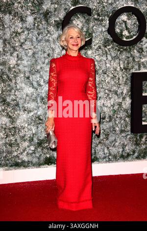 15 dicembre 2016 - Londra, Regno Unito di Gran Bretagna e Irlanda del Nord - Dame Helen Mirren arriva alla prima europea di "Collateral Beauty" al Vue Leicester Square il 15 dicembre 2016 a Londra (immagine di credito: © Famous/Ace Pictures via ZUMA Press) Foto Stock