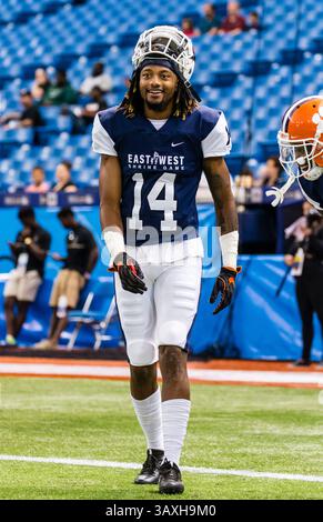 21 gennaio 2017 - St. Petersburg, Florida, Stati Uniti - l'uomo della linea difensiva occidentale Treston Decoud (14), dello stato dell'Oregon, durante l'East West Shrine Game al Tropicana Field. Del Mecum/CSM (immagine di credito: &Copy; del Mecum/CSM tramite filo ZUMA) Foto Stock