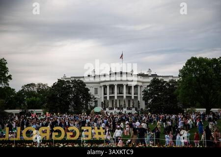 Gli ospiti partecipano al 2025 Easter Egg Roll on the South Lawn of the White House il 21 aprile 2025 a Washington, DCCredit: Samuel Corum/Pool via CNP/MediaPunch Foto Stock
