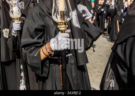 Processione del venerdì Santo EN el Calvario a Cuenca. Plaza Mayor, Cuenca, Castiglia-la Mancha, Spagna Foto Stock
