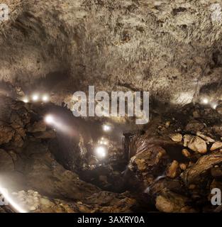 Sarikaya Cave, situata a Yigilca, Duzce, Turchia, ha una delle sale d'ingresso più grandi del mondo. È aperto al turismo. Foto Stock