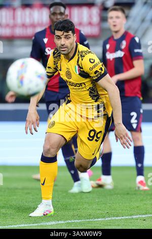 Mehdi Taremi del FC Internazionale durante la partita di calcio di serie A tra Bologna FC e FC Internazionale allo stadio Renato Dall'Ara di Bologna, 20 aprile 2025. Foto Stock