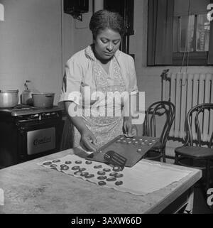 12 settembre 2012 - biscotti dietetici al Child Care Center, New Britain, Connecticut, USA, Gordon Parks per Office of War Information, giugno 1943 (immagine di credito: © circa Images/Glasshouse via ZUMA Wire) Foto Stock