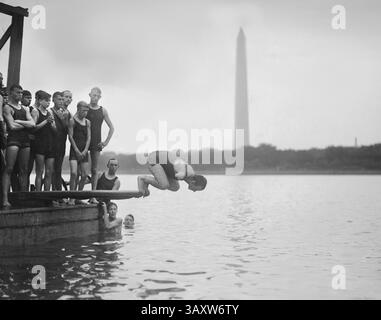 12 agosto 2016 - Armless Diver, John Uslee, Washington DC, USA, National Photo Company, luglio 1922 (immagine di credito: © circa Images/Glasshouse via ZUMA Wire) Foto Stock