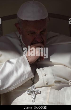 12 ottobre 2016 - Stato della città del Vaticano (Santa sede) - PAPA FRANCESCO durante l'udienza generale del mercoledì in Piazza San Pietro in Vaticano. (Immagine di credito: © Evandro Inetti via ZUMA Wire) Foto Stock