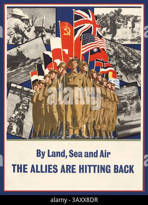 MANIFESTO DI PROPAGANDA del Regno Unito della seconda guerra mondiale «via terra, mare e aria. Gli alleati stanno colpendo il poster della seconda guerra mondiale, un'illustrazione a colori di 12 soldati alleati in una formazione a V con le bandiere dei loro paesi dietro di loro. Un soldato britannico con una bandiera del Regno Unito si trova davanti alla formazione, con soldati che detengono le bandiere dell'Unione Sovietica, della Polonia, della Cecoslovacchia, della Francia e dei Paesi Bassi sul lato sinistro e le bandiere degli Stati Uniti, della Repubblica di Cina, della Norvegia, della Iugoslavia, del Belgio, e la Grecia dalla parte destra. Foto Stock