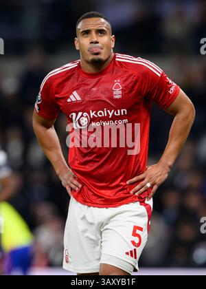 Londra, Regno Unito. 21 aprile 2025. Tottenham Hotspur Stadium Londra, Inghilterra - 2025 21 aprile: Murillo del Nottingham Forest durante la partita di Premier League 2024/25 tra il Tottenham Hotspur FC e il Nottingham Forest FC al Tottenham Hotspur Stadium il 21 marzo 2025 a Londra, Inghilterra (David Horton/SPP) credito: SPP Sport Press Photo. /Alamy Live News Foto Stock