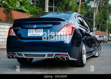 Bangkok, Thailandia - 12 gennaio 2020: Nissan Almera, una berlina ECO in Thailandia, è stata pubblicata su una delle riviste thailandesi per promuovere quell'ECO CA Foto Stock