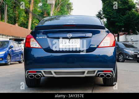 Bangkok, Thailandia - 12 gennaio 2020: Nissan Almera, una berlina ECO in Thailandia, è stata pubblicata su una delle riviste thailandesi per promuovere quell'ECO CA Foto Stock