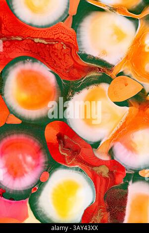 Una vivace visualizzazione di rotazioni astratte di inchiostro in tonalità rosso, arancione, giallo e verde, creando una composizione artistica e fluida adatta per il backg dinamico Foto Stock