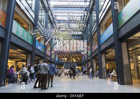 I mulini nel distretto di Tsuen Wan di Hong Kong sono stati trasformati da ex fabbriche tessili in una destinazione per l'innovazione e la cultura Foto Stock