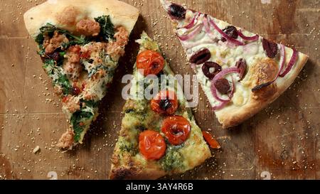 29 febbraio 2016 - Chicago, il, USA - piccante e dolce (soppressata, miele piccante, broccoli, parmigiano), salato e piccante (pesto, pomodori, mozzerella), cremoso e croccante (formaggio blu, cipolla rossa cruda e olive) (immagine di credito: © Michael Tercha/TNS via filo ZUMA) Foto Stock