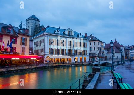 Palais de l'isle ex prigione su una piccola isola del fiume Thiou ad Annecy, Francia Foto Stock
