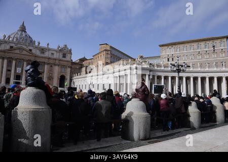 13 novembre 2016 - Stato della città del Vaticano (Santa sede) - PAPA FRANCESCO conduce la preghiera dell'Angelus dalla finestra del Palazzo Apostolico in Piazza San Pietro in Vaticano. (Immagine di credito: © Evandro Inetti via ZUMA Wire) Foto Stock