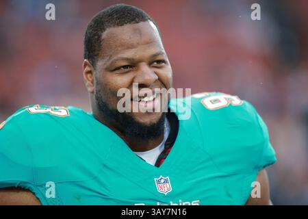 20 novembre 2016 Los Angeles, CA...il defensive tackle dei Miami Dolphins Ndamukong Suh (93) tutti sorridono all'NFL Miami Dolphins vs Los Angeles Rams al Los Angeles Memorial Coliseum di Los Angeles, CA il 20 novembre 2016. (Credito completo assoluto di fotografo e azienda: Jevone Moore / MarinMedia.org / Cal Sport Media (Network Television, contattare il rappresentante di vendita per l'utilizzo della televisione. (Immagine di credito: &Copy; Jevone Moore / Marinmedia. Org/CSM tramite filo ZUMA) Foto Stock