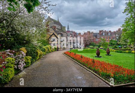 Guardando verso Castle Gates House e St Nicholas Hotel, Castle Gates, Shrewsbury, Shropshire Foto Stock
