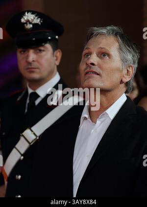 Otober 17, 2016 - Roma, Italia - l'attore britannico VIGGO MORTENSEN sul capretto rosso di ''Captain Fantastic'' durante il Festival del Cinema di Roma 2016. (Immagine di credito: © Evandro Inetti via ZUMA Wire) Foto Stock