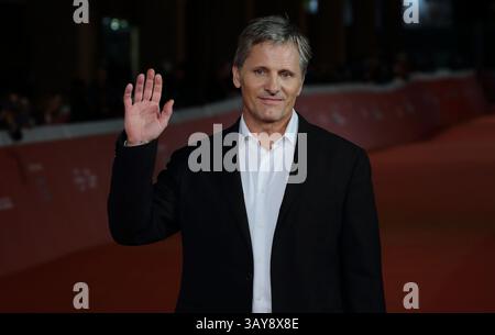 Otober 17, 2016 - Roma, Italia - l'attore britannico VIGGO MORTENSEN sul capretto rosso di ''Captain Fantastic'' durante il Festival del Cinema di Roma 2016. (Immagine di credito: © Evandro Inetti via ZUMA Wire) Foto Stock