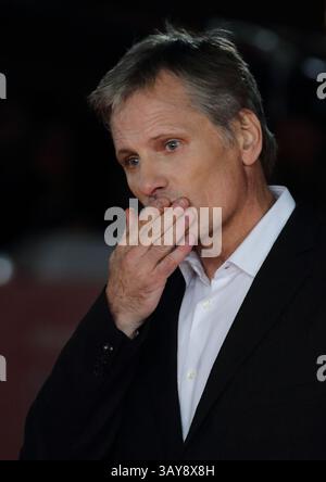 Otober 17, 2016 - Roma, Italia - l'attore britannico VIGGO MORTENSEN sul capretto rosso di ''Captain Fantastic'' durante il Festival del Cinema di Roma 2016. (Immagine di credito: © Evandro Inetti via ZUMA Wire) Foto Stock