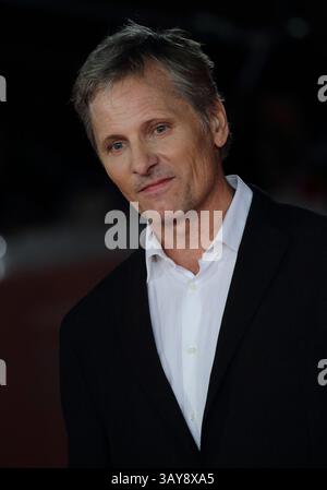 Otober 17, 2016 - Roma, Italia - l'attore britannico VIGGO MORTENSEN sul capretto rosso di ''Captain Fantastic'' durante il Festival del Cinema di Roma 2016. (Immagine di credito: © Evandro Inetti via ZUMA Wire) Foto Stock