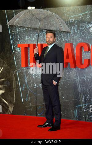17 ottobre 2016 - Londra, Regno Unito di Gran Bretagna e Irlanda del Nord - Ben Affleck arriva alla prima inglese di "The Accountant" al Cineworld Leicester Square il 17 ottobre 2016 a Londra, Inghilterra (immagine di credito: © Famous/Ace Pictures via ZUMA Press) Foto Stock