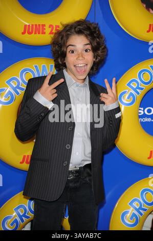 23 giugno 2010 - New York, New York, USA - . . . . . 23 giugno 2010, New York City Cameron Boyce alla prima di "Grown UPS" al teatro Ziegfeld il 23 giugno 2010 a New York City (immagine di credito: © Sharkpixs/ZUMApress.com) Foto Stock
