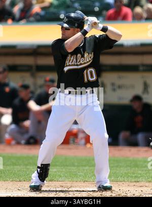 22 maggio 2010: Daric Barton, prima base degli Oakland Athletics, numero 10, in azione durante la partita Interleague tra gli Oakland A's e i San Francisco Giants. Oakland sconfisse San Francisco 1-0. Oakland, California. (Immagine di credito: © David Godinez/Cal Sport Media/ZUMApress.com) Foto Stock