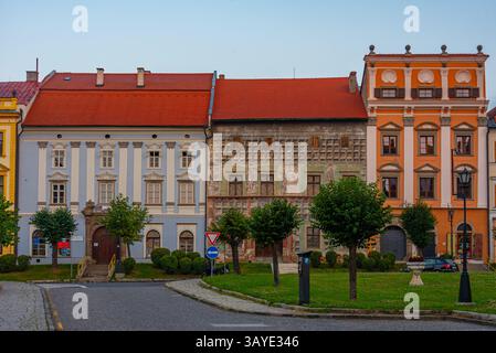 Case colorate sulla piazza principale di Levoca, Slovacchia. IMMAGINE Foto Stock