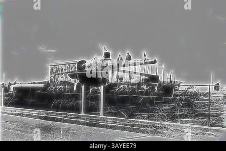 Una rappresentazione stilizzata di una grande struttura con caratteristiche architettoniche distinte e una presenza imponente, adagiata su uno sfondo sereno. La scena trasmette un senso di profondità e contrasto, mettendo in risalto la sagoma dell'edificio e dei suoi dintorni. Negativo - Amiens Gun, Canberra, circa 1930, tedesco Krupp SK L/40 28cm cannone ferroviario noto come Amiens Gun a Canberra. Catturato dal 31st Battalion AIF l'8 agosto 1918 durante l'ultima grande offensiva alleata sul fronte occidentale. Il cannone era stato avvistato dall'alto dal capitano John Duigan e dal suo osservatore il tenente Alec Foto Stock