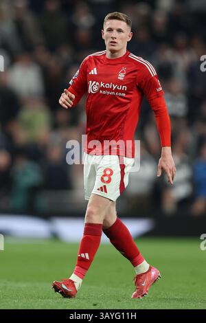 Londra, Regno Unito. 21 aprile 2025. Elliot Anderson di Nottingham Forest durante la partita Tottenham Hotspur vs Nottingham Forest Premier League allo stadio Tottenham Hotspur di Londra. Il credito per immagini dovrebbe essere: Paul Terry/Sportimage Credit: Sportimage Ltd/Alamy Live News Foto Stock