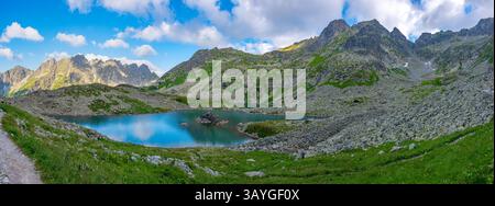 Great Zabie pleso Mengusovske nel parco nazionale degli alti Tatra in Slovacchia. IMMAGINE Foto Stock