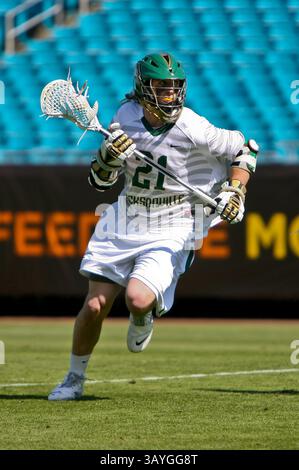 20 febbraio 2011: Donovan Lange, centrocampista dei Jacksonville Dolphins (21) durante l'azione di Lacrosse tra Georgetown Hoyas e Jacksonville Dolphins durante il Moe's Southwest Sunshine Classic giocato all'EverBank Field di Jacksonville, Florida. Georgetown ha battuto in finale Jacksonville 14-11.(Credit Image: © Gray Quetti/Cal Sport Media/ZUMAPRESS.com) Foto Stock