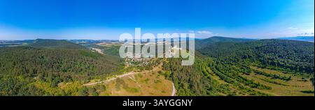 Vista del castello di Cachtice in Slovacchia durante una giornata di sole. IMMAGINE Foto Stock