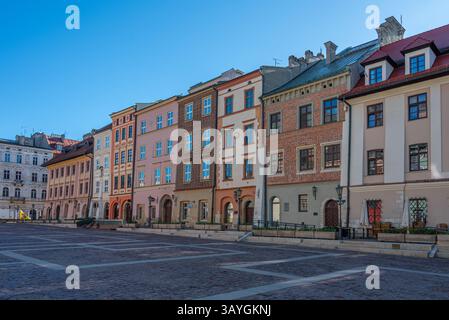 Giornata estiva in piazza Maly Rynek a Cracovia, Polonia. IMMAGINE Foto Stock