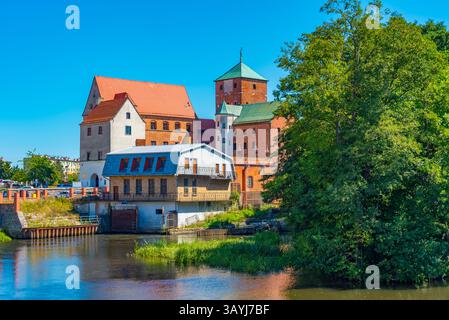 Giorno d'estate al castello di Darlowo, castello dei duchi di Pomerania in Polonia. IMMAGINE Foto Stock