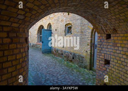 Giorno d'estate alla fortezza di Boyen a Gizycko, Polonia. IMMAGINE Foto Stock