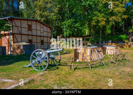 Giorno d'estate alla fortezza di Boyen a Gizycko, Polonia. IMMAGINE Foto Stock