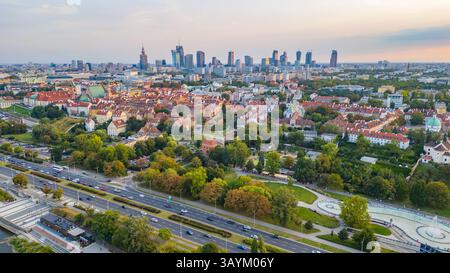 Panorama al tramonto di Varsavia in Polonia. IMMAGINE Foto Stock