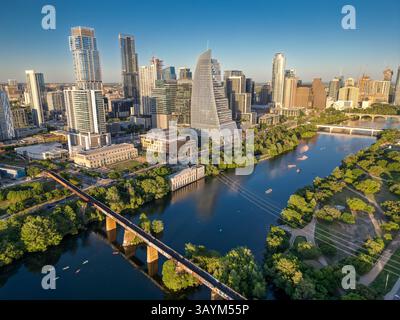 Vista aerea dello skyline di Austin, Texas, ripresa nel 2024. Foto Stock