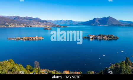 Vista panoramica delle isole Borromee sul Lago maggiore in Italia. IMMAGINE Foto Stock