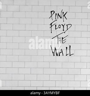 Riproduzione fotografica della copertina dell'album, "Pink Floyd - The Wall" del 1978 su vinile LP. Foto Stock