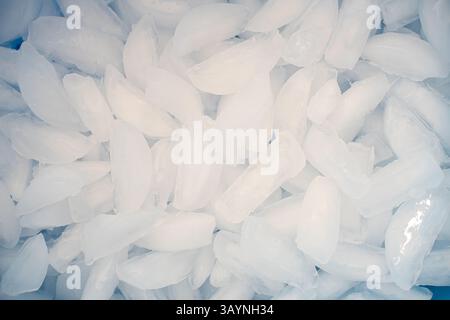 Cubetti di ghiaccio per rinfrescare le bevande da vicino Foto Stock