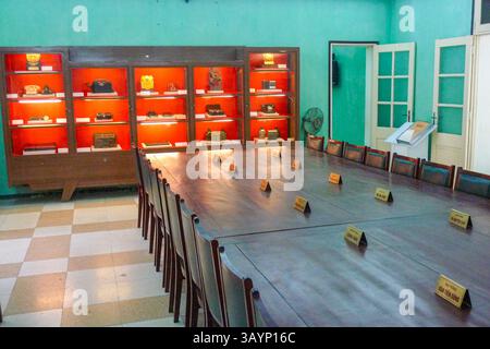 La sala da guerra nell'edificio D67, la Cittadella Imperiale di Thang Long (Hanoi), dove l'esercito nordvietnamita pianificò la propria strategia Foto Stock