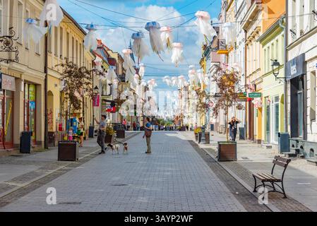 Chelmno, Polonia, 11 agosto 2024: Via pedonale nel centro di Chelmno PolandIMAGE Foto Stock