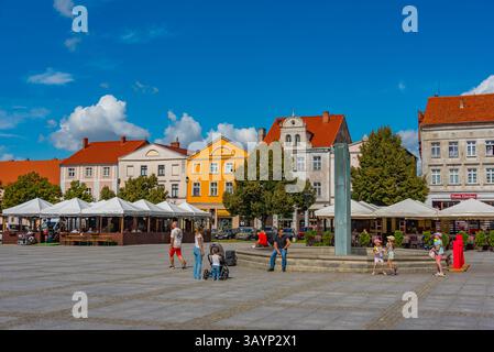 Chelmno, Polonia, 11 agosto 2024: Giornata estiva in piazza Rynek a Chelmno, polonia. IMMAGINE Foto Stock