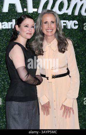 Los Angeles, Stati Uniti. 22 aprile 2025. Nella foto, da sinistra a destra, Chyler Leigh, Andie MacDowell all'evento FYC 'The Way Home' di Hallmark Channel, stagione 3 Screening & Emmys. Crediti: Kathy Hutchins / Alamy Live News Foto Stock