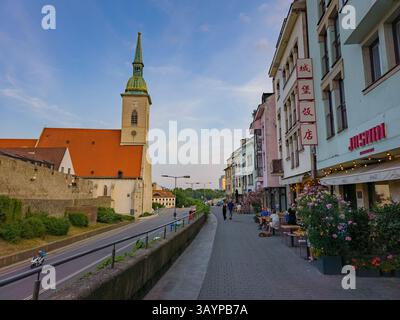Bratislava, Slovacchia, 25 luglio 2024: Cattedrale di San Martino a Bratislava SlovakiaIMAGE Foto Stock