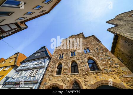 Vecchi edifici storici nel centro della città di Fritzlar. Foto Stock