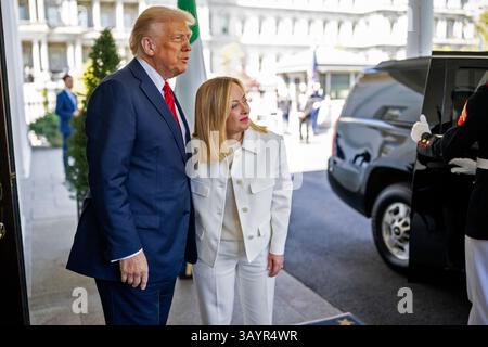 WASHINGTON DC, USA - 17 aprile 2025 - giovedì, aprile, il presidente degli Stati Uniti Donald Trump ha tenuto un incontro bilaterale con il primo ministro italiano Giorgia Meloni Foto Stock